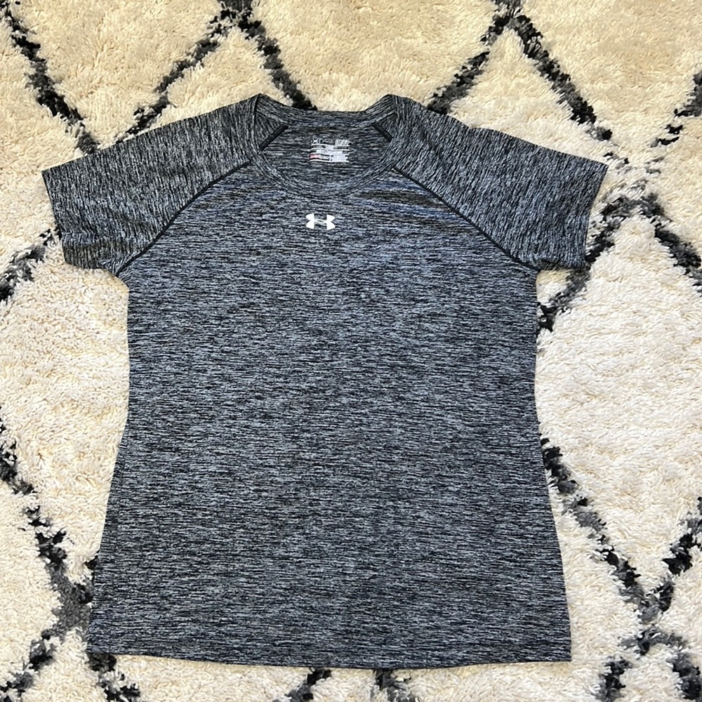 Under Armour Black and White Heathered Workout Top size Small